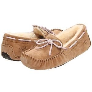 UGG Dakota tan moccasin slipper